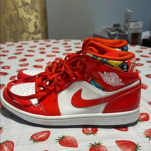 Air Jordan 1 retro men’s Red and White Sneakers - Picture 1 of 1